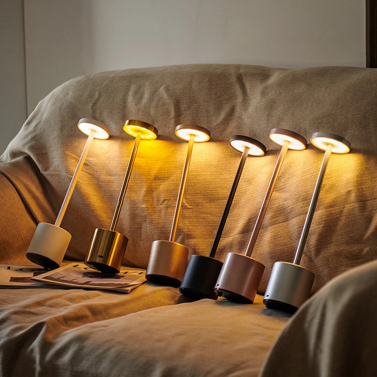 Lampada da Tavolo LED Tattile Ricaricabile – Illuminazione Pratica e Moderna