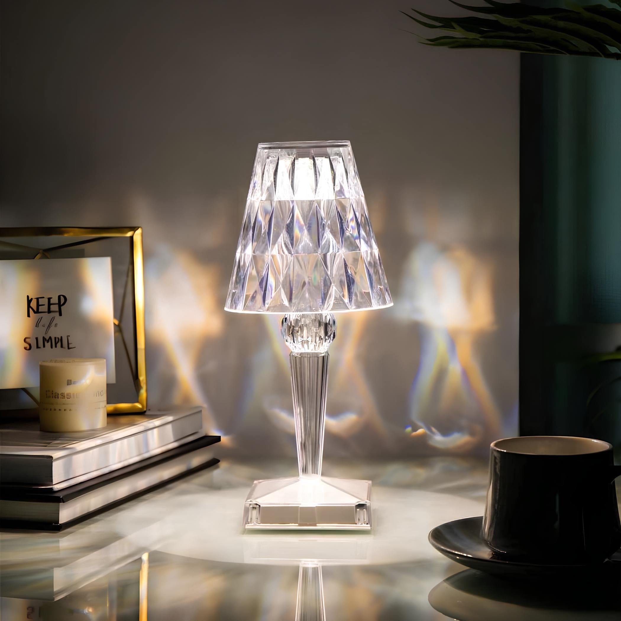 Lampada da Tavolo Cristallina – Eleganza Moderna e Atmosfera Calda