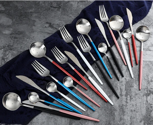 Bestikksett 24 deler – Elegant finish for et raffinert bord