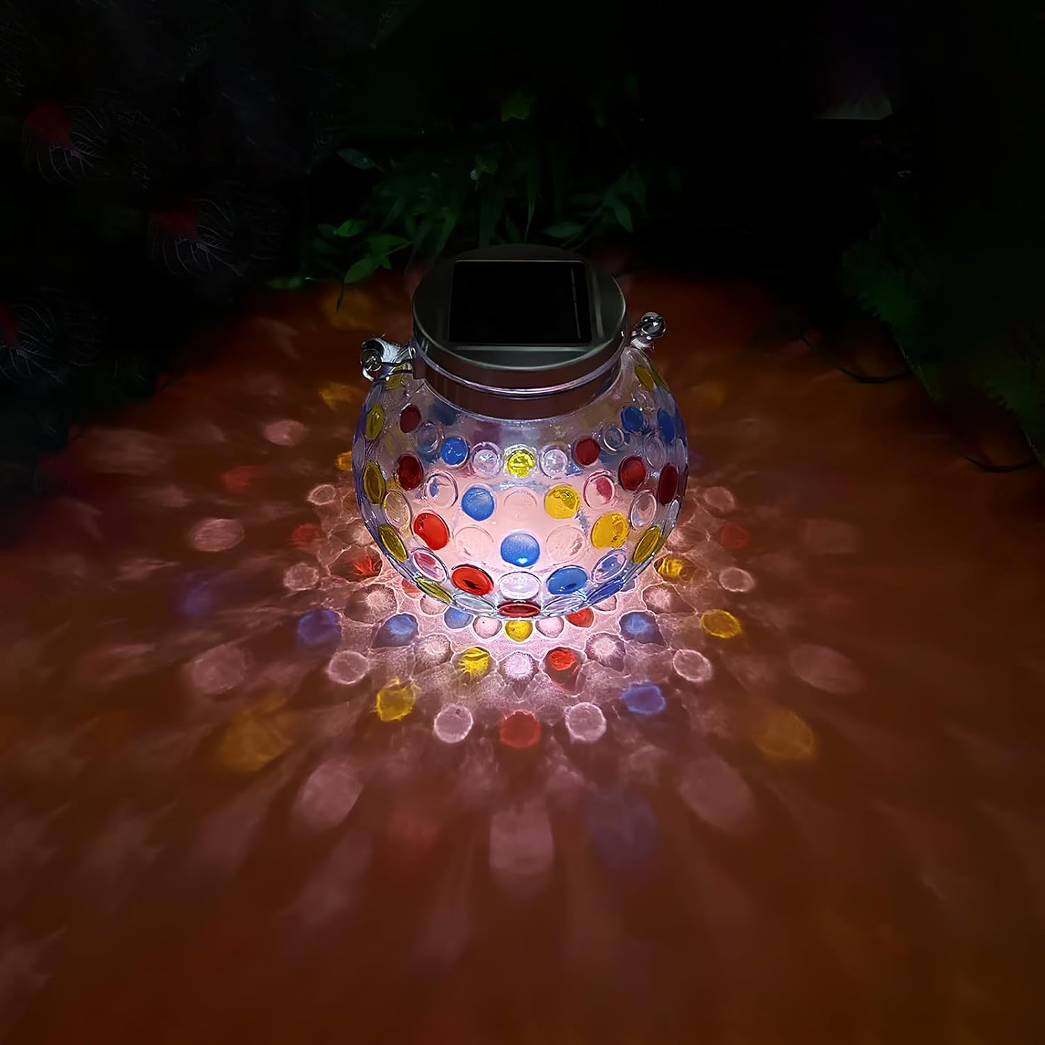 פנס סולארי חיצוני — אלגנטיות בזכוכית