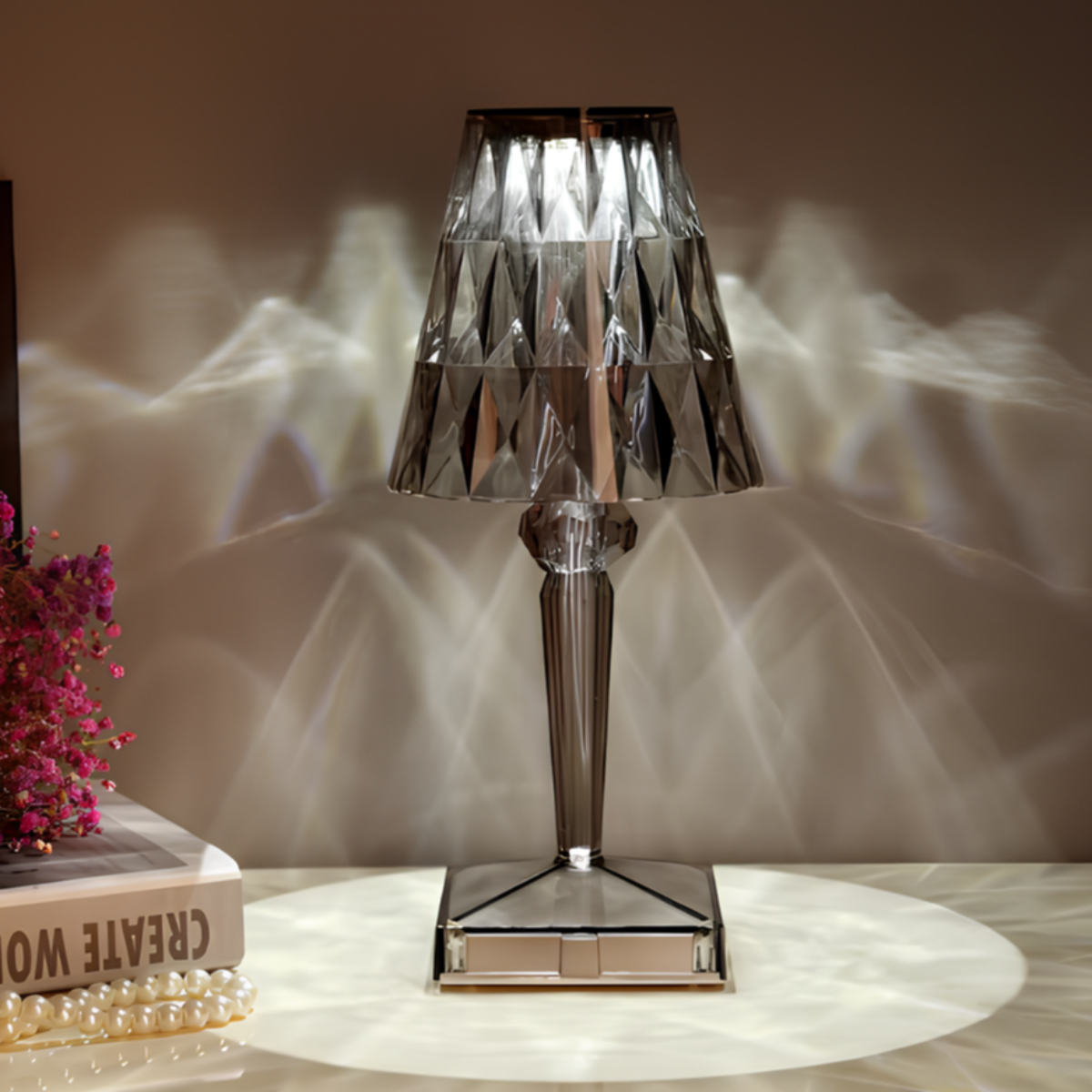 Lampada da Tavolo Cristallina – Eleganza Moderna e Atmosfera Calda
