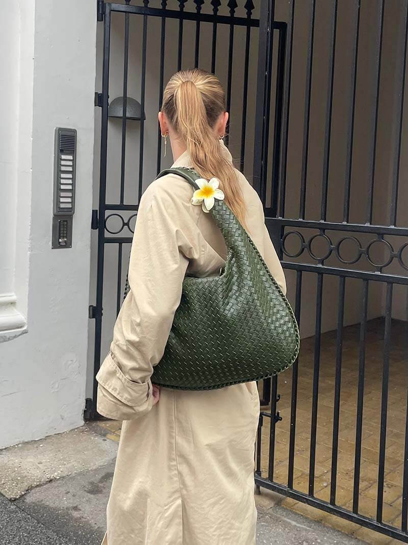 Josiane | Fonott Kézitáska – Kézműves Elegancia és Időtlen Báj