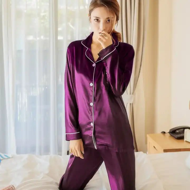 Sandra | Pijama Brillante – Elegancia Nocturna y Toque Delicado