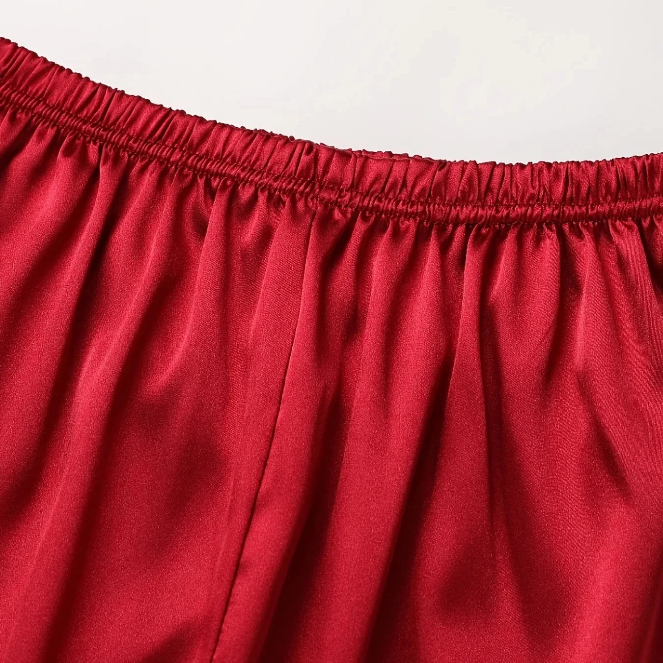 Sandra | Pijama Brillante – Elegancia Nocturna y Toque Delicado