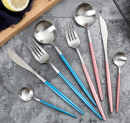 Bestikksett 24 deler – Elegant finish for et raffinert bord