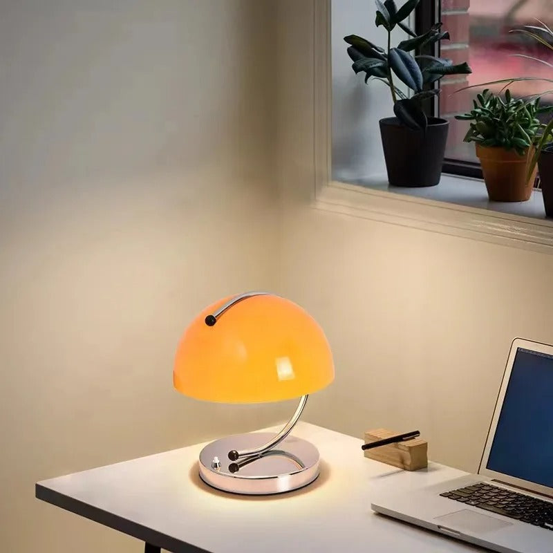 Lampă de masă stil scandinav din sticlă – eleganță și modernitate