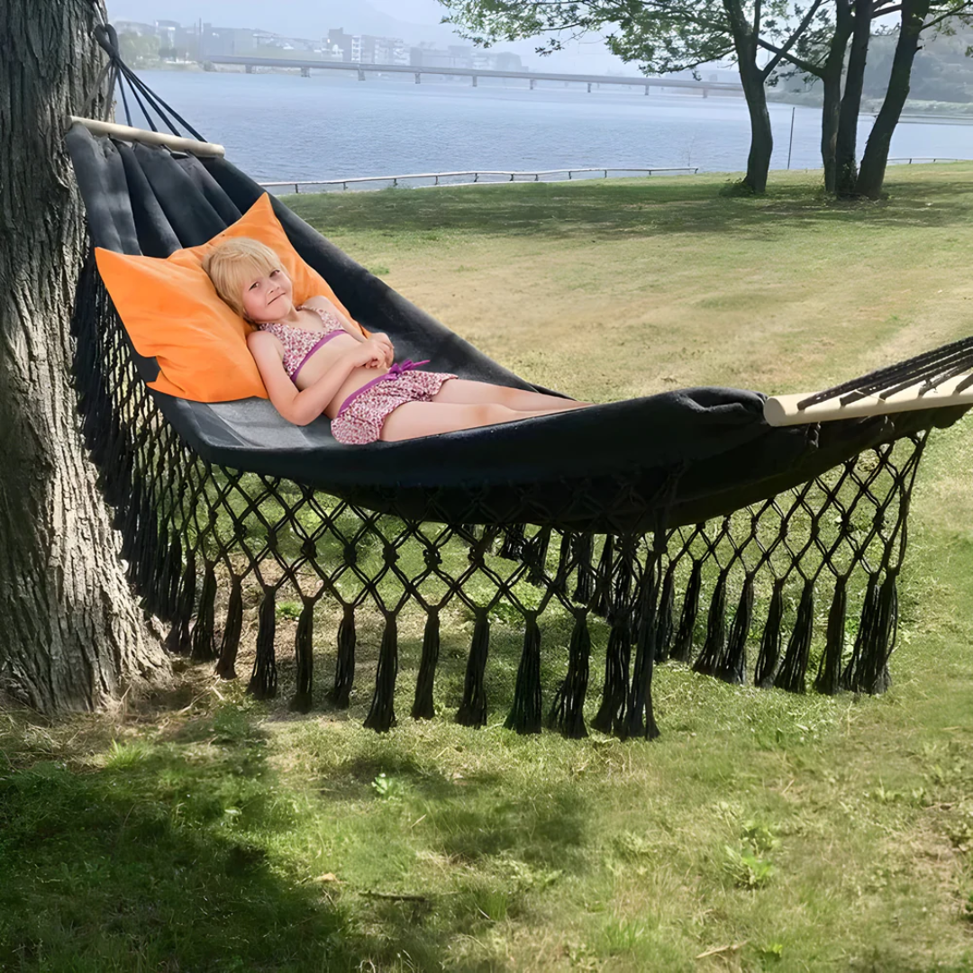 Hamac Exterior Bohémian – Relaxare Stilată și Ambianță Calmă