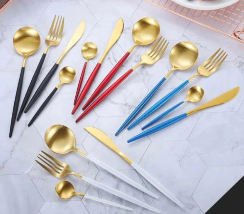 Bestikksett 24 deler – Elegant finish for et raffinert bord