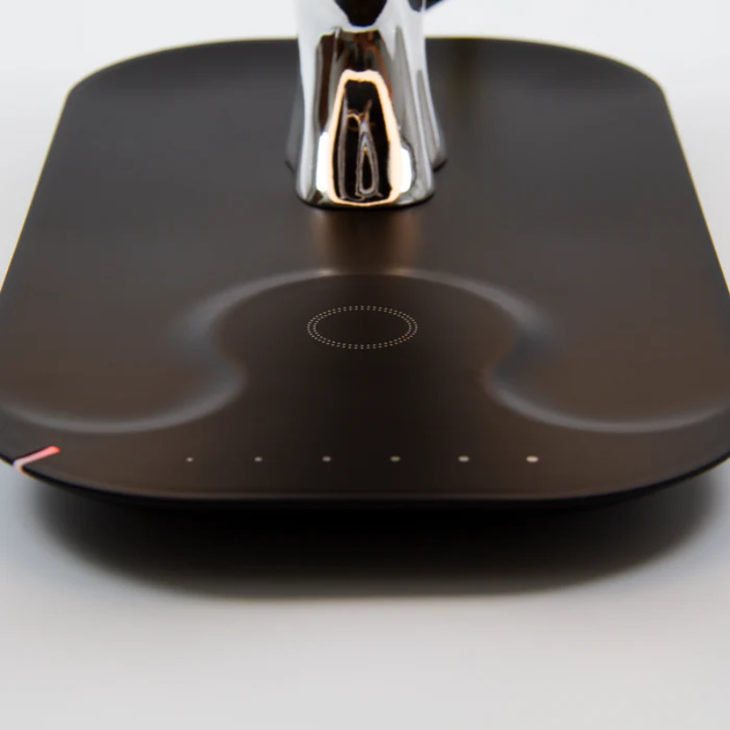 Multifunctionele Lamp— LED Licht, Draadloze Oplader En Bluetooth Audio