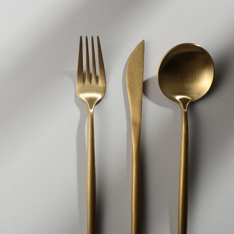 Bestickset – Ren och funktionell stil 