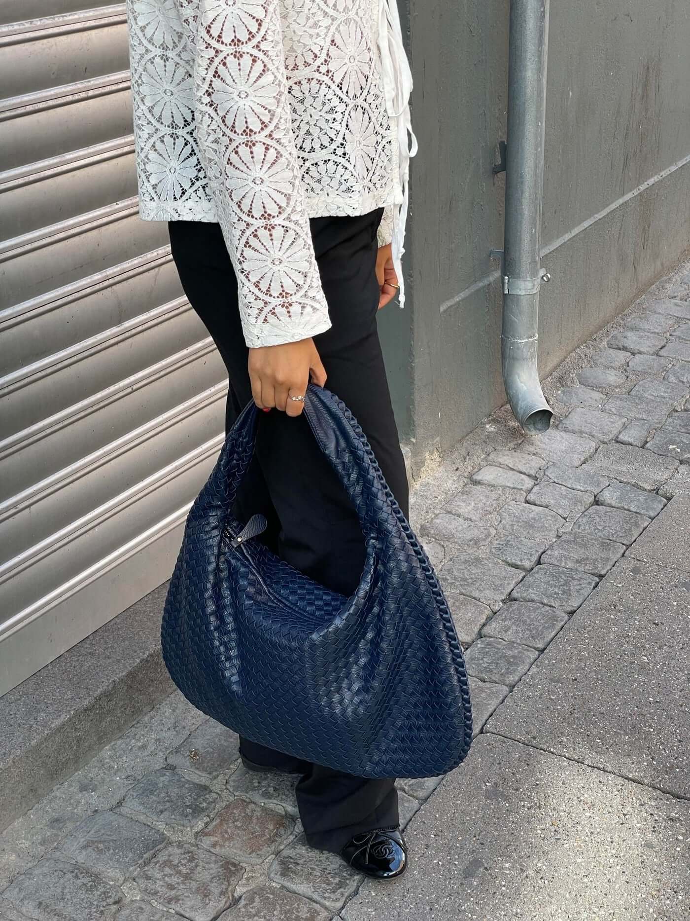 Josiane | Geantă de mână împletită – Eleganță artizanală și farmec atemporal 