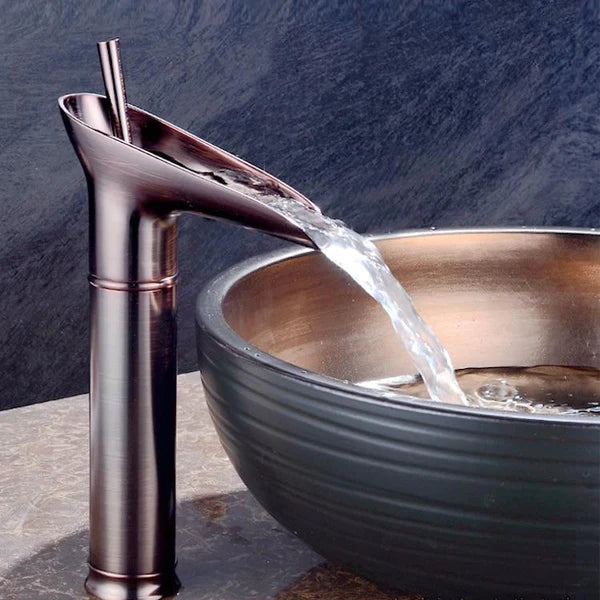 Grifo de Cascada para Baño – Estilo Antiguo y Elegante 