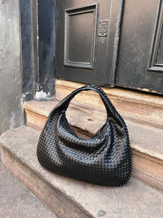 Josiane | Fonott Kézitáska – Kézműves Elegancia és Időtlen Báj 