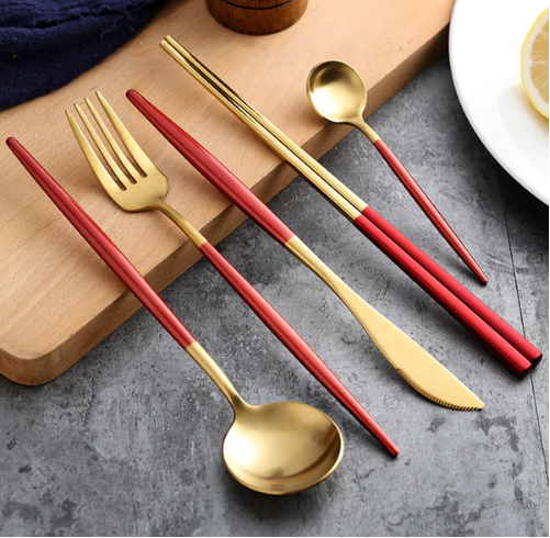 Sæt bestik 24 dele – Elegant finish til et raffineret bord 