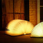 Stolní lampa ve tvaru knihy – Originalita a elegance 