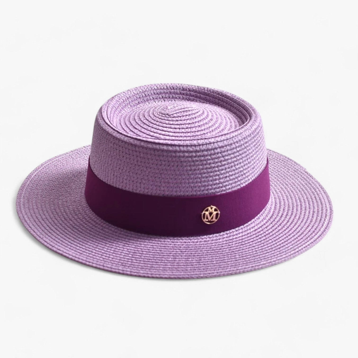 Kalap Klócsban – Retro Elegancia és Napvédelem 
