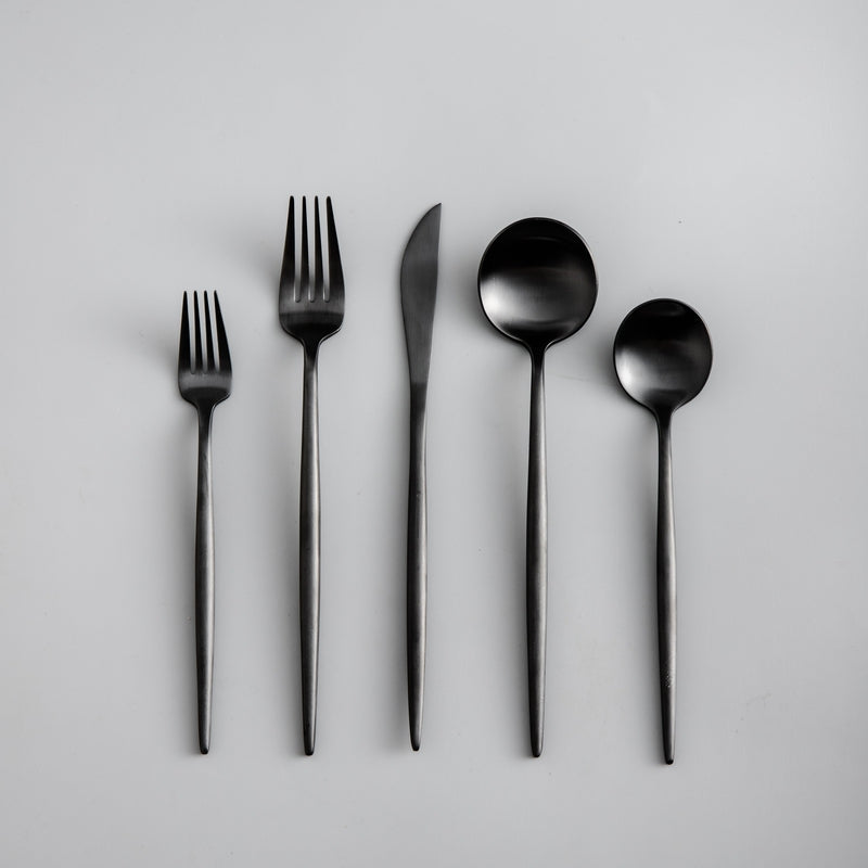 Bestickset – Ren och funktionell stil 