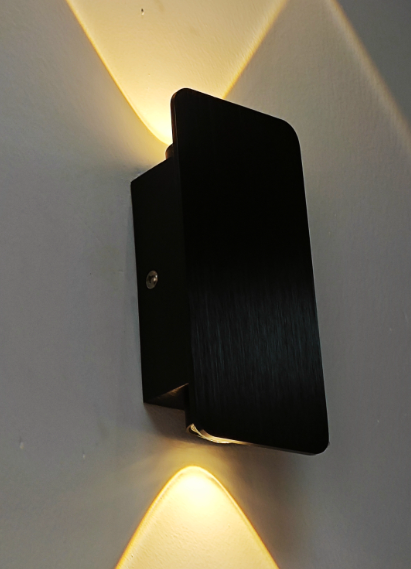 Minimalista LED Fali Lámpa – Finom Fény és Kortárs Vonal 