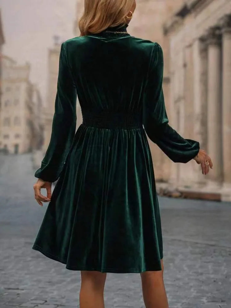 Ornélia | Elegant Dress – Turtleneck Style and Slim Silhouette 