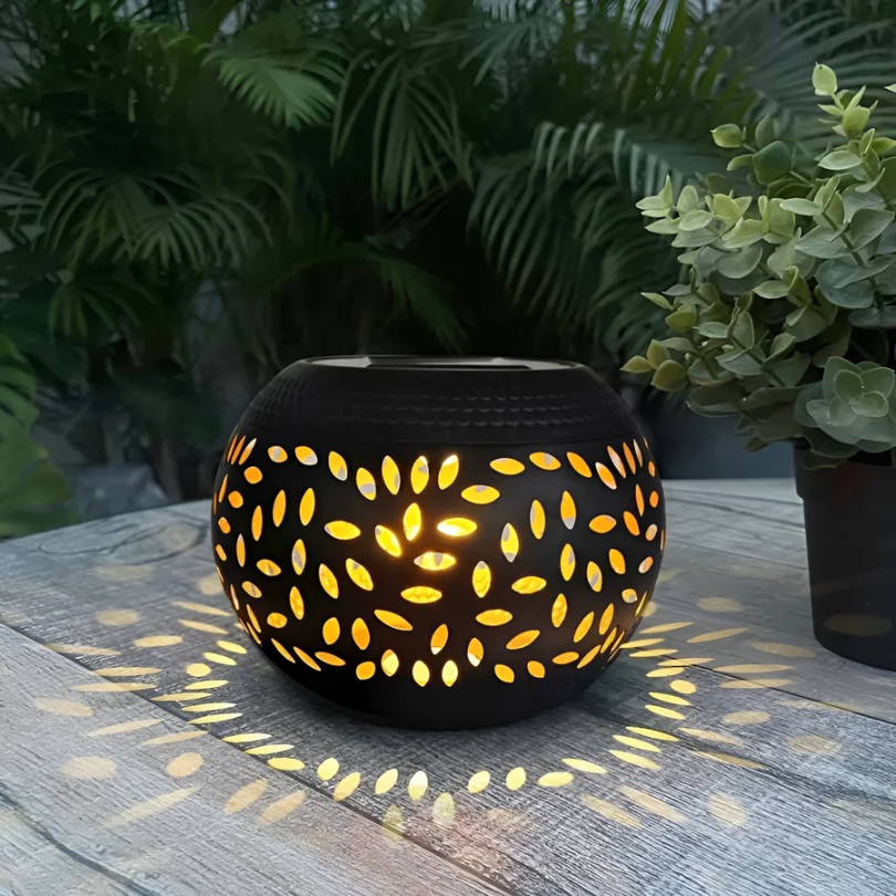 Solcellsdriven trädgårdslampa med ljuseffekt