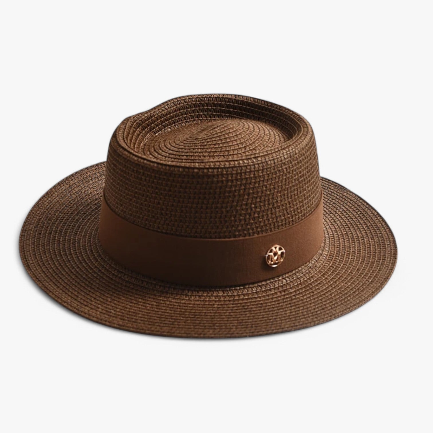 Kalap Klócsban – Retro Elegancia és Napvédelem 