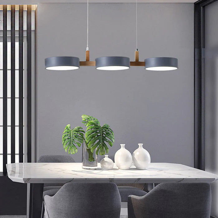 Moderní závěsné svítidlo z kovu – elegantní design a trendy osvětlení 