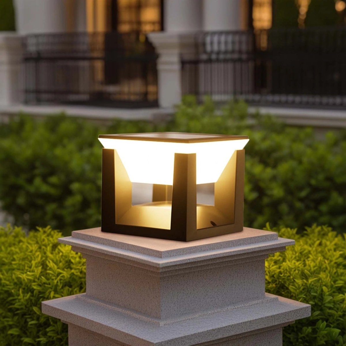 Lampada solare da esterno - Forma quadrata e finitura moderna