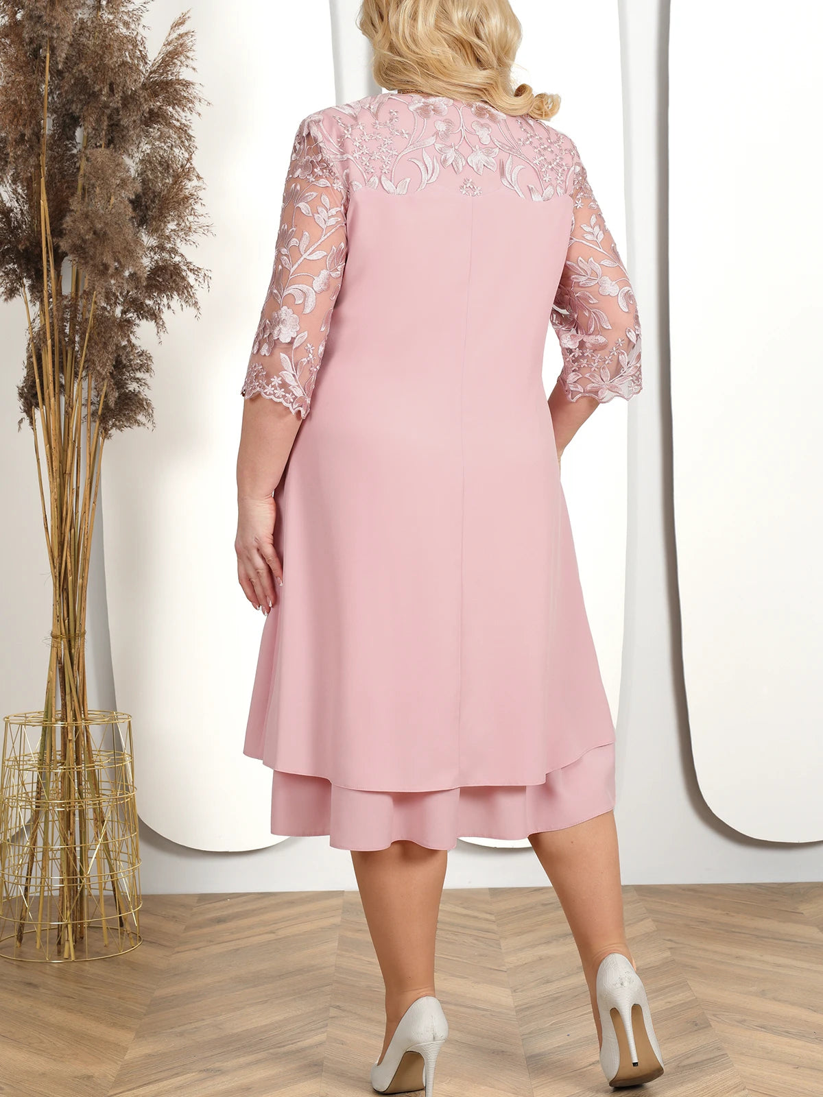 Elodie | Elegáns Nagyméretű Ruha – Gondosan Hímzett és Kiemelt Silhouette 
