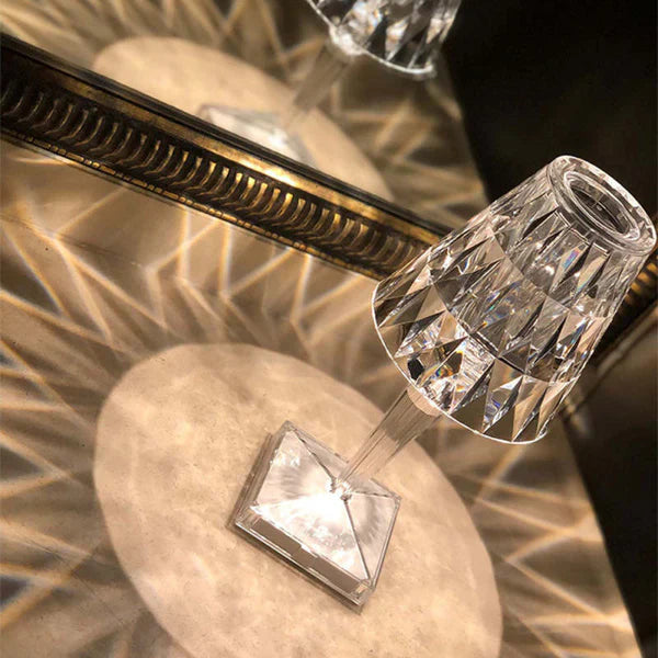 Krystal Bordlampe – Moderne Elegance Og En Varm Atmosfære 