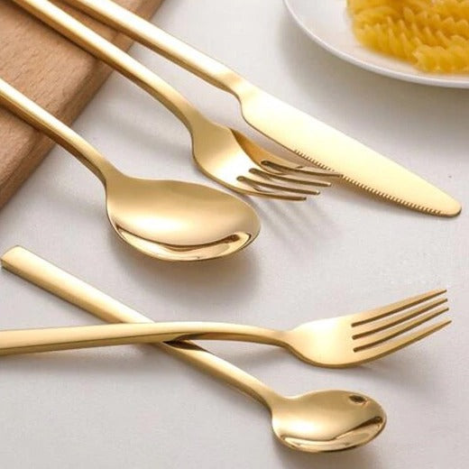 Conjunto de Talheres Completo – Peças Elegantes para uma Mesa Refinada 