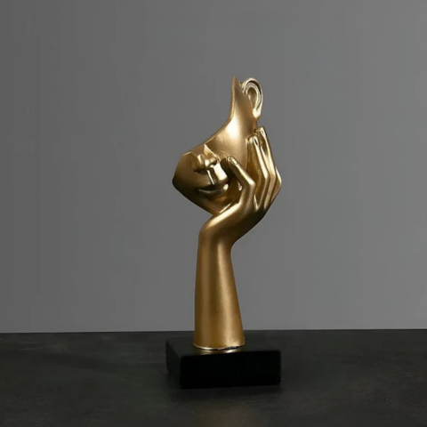 抽象的な樹脂彫刻 - 芸術的な装飾とモダンなスタイル