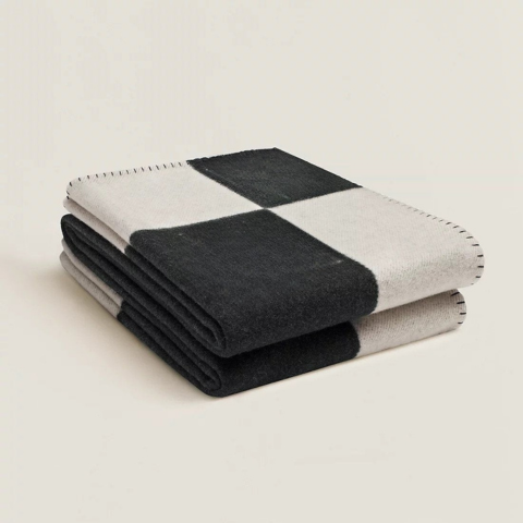 Cuadro a Cuadros – Elegancia Moderna y Confort Acogedor 