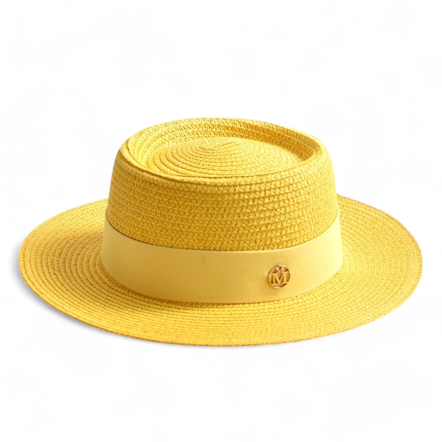 Kalap Klócsban – Retro Elegancia és Napvédelem 