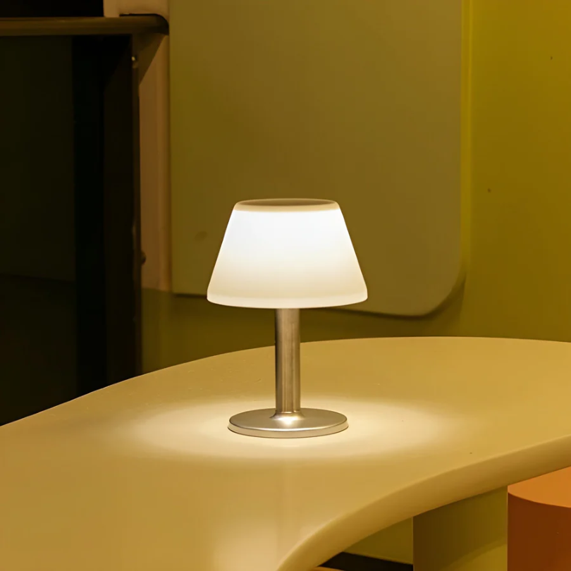 Elegantná Solárna Stolná Lampa – Štýl a Elegancia 