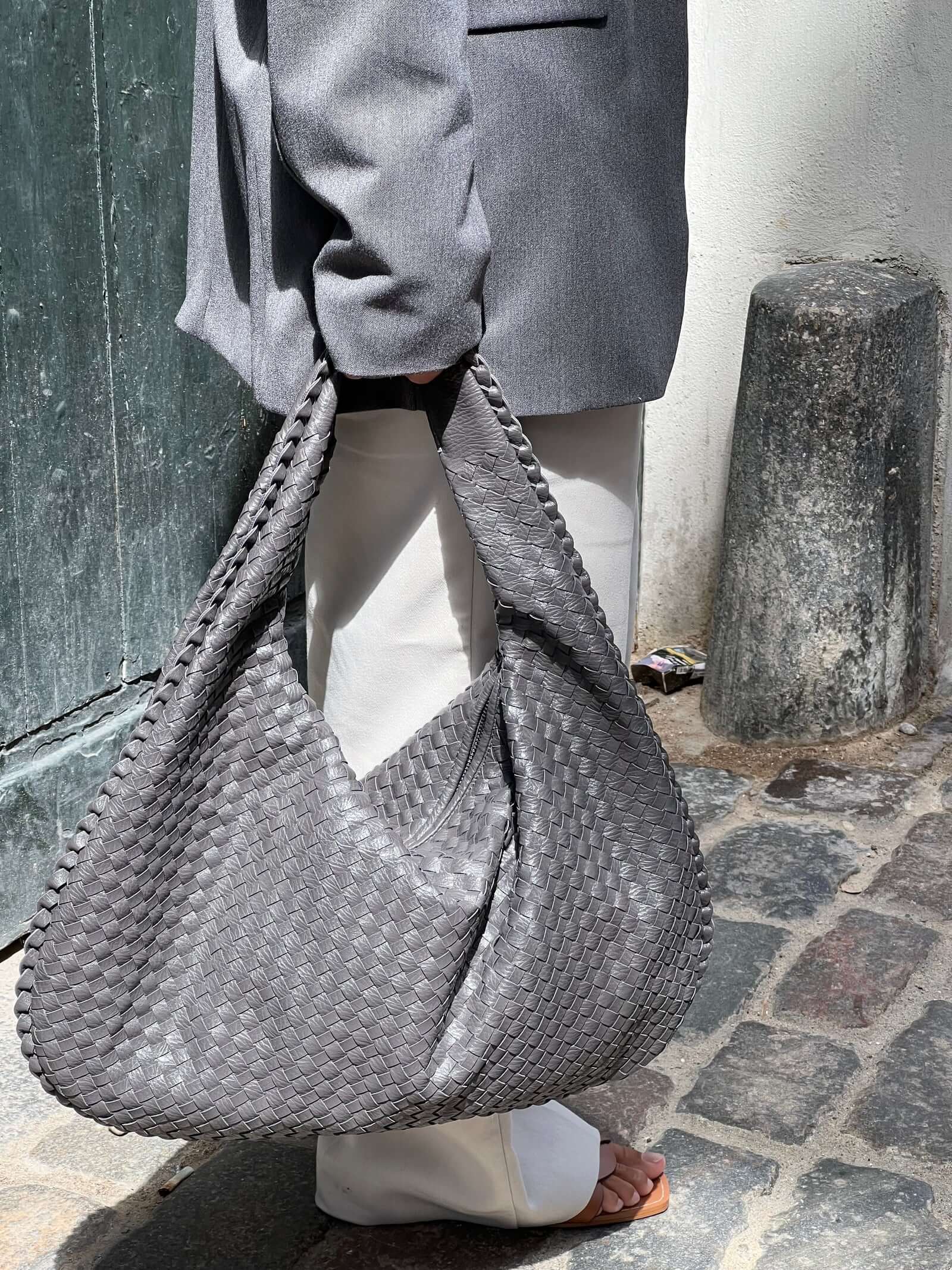 Josiane | Geantă de mână împletită – Eleganță artizanală și farmec atemporal 
