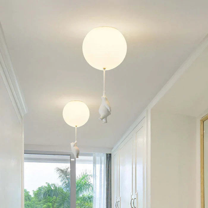 Lampa sufitowa dla dzieci — zawieszone misie na świecących balonach 