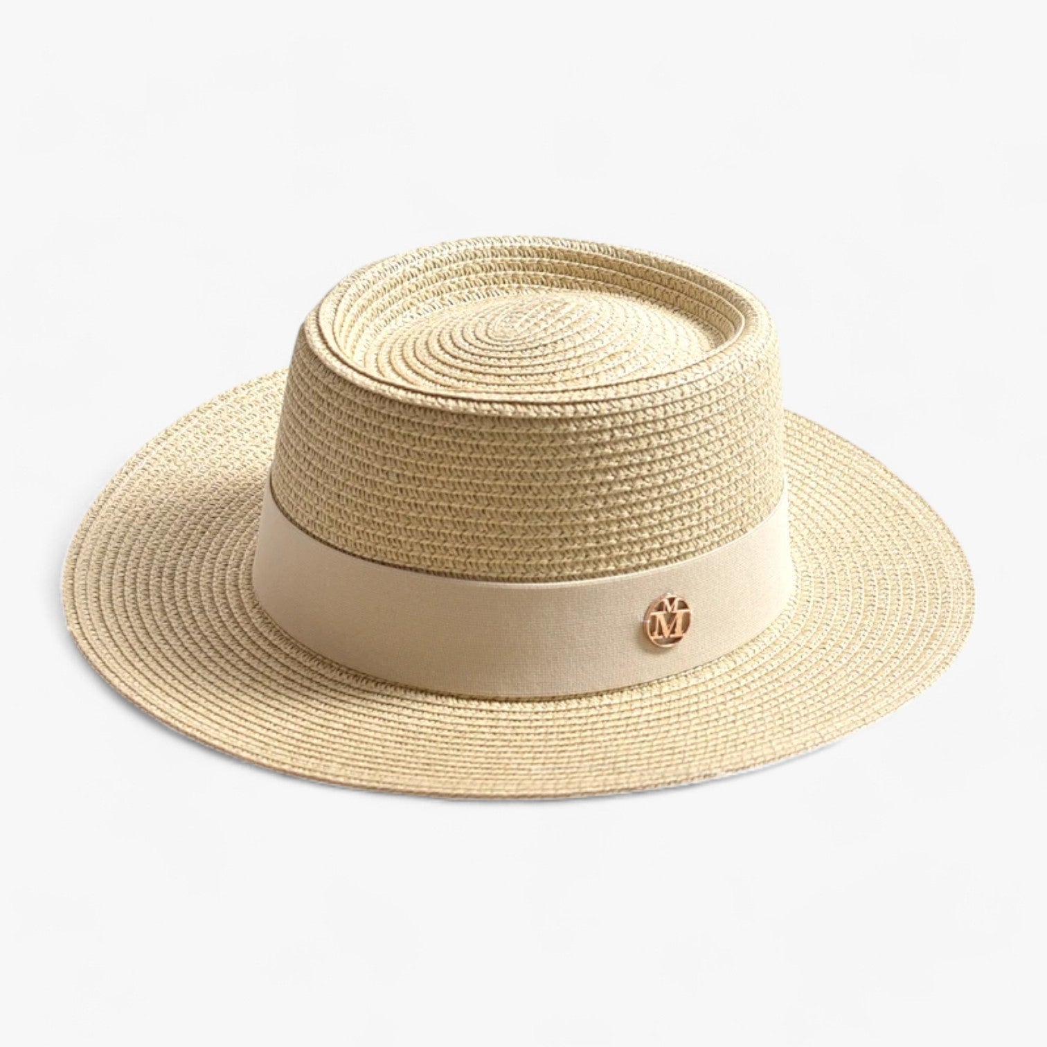 Kalap Klócsban – Retro Elegancia és Napvédelem 