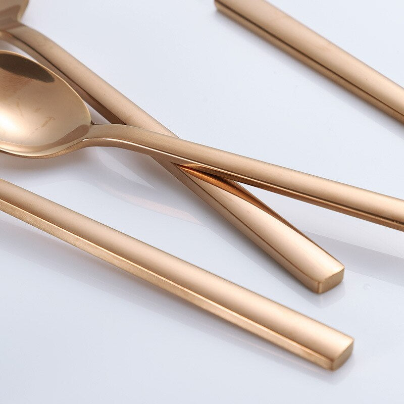 Conjunto de Talheres Completo – Peças Elegantes para uma Mesa Refinada 