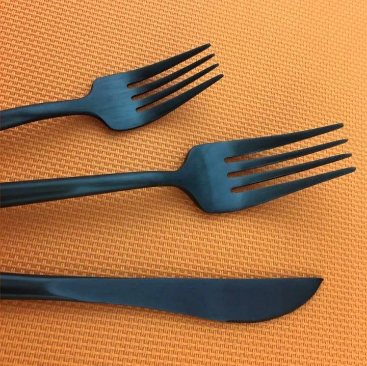 مجموعة أدوات تناول الطعام الفاخرة – لطاولة أنيقة ومميزة 