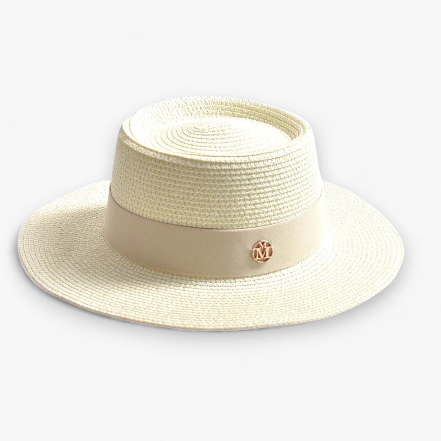 Kalap Klócsban – Retro Elegancia és Napvédelem 