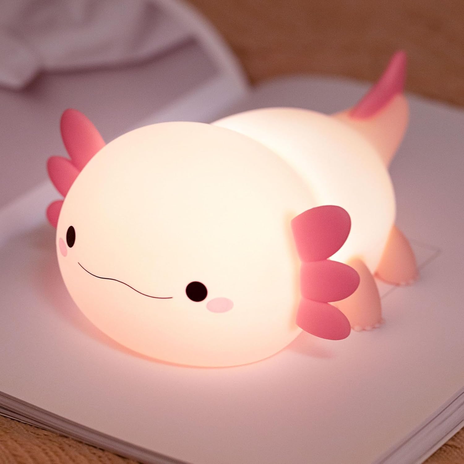 Nattbordlampe – Smilende og lysende salamander 