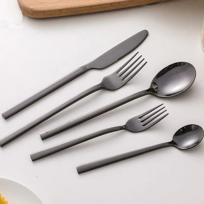 Conjunto de Talheres Completo – Peças Elegantes para uma Mesa Refinada 