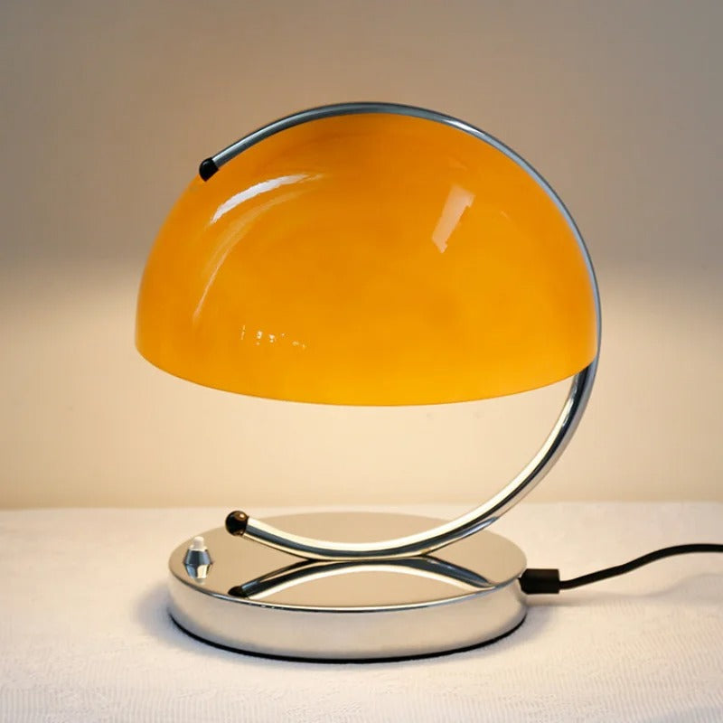 Lampă de masă stil scandinav din sticlă – eleganță și modernitate 