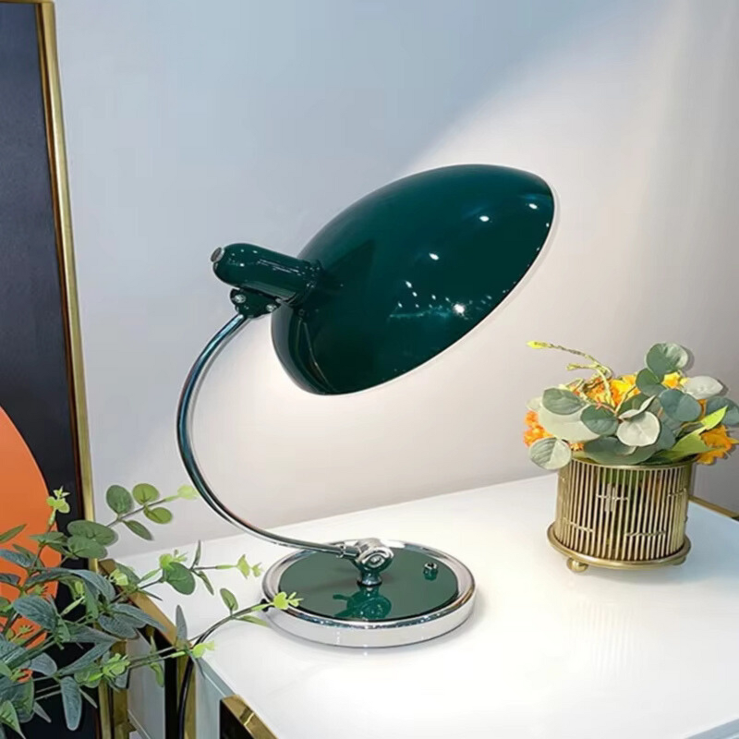 Lâmpada de Secretária Moderna – Estilo Elegante e Estrutura Sólida 