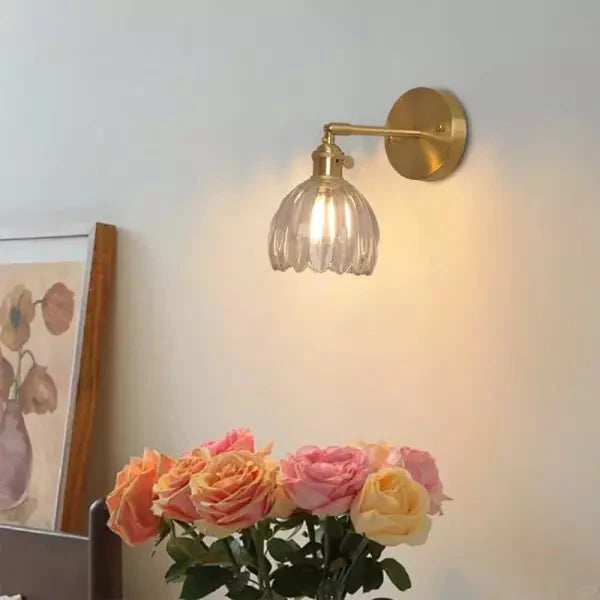 Væglampe – Blomst i knopp og romantisk stemning 