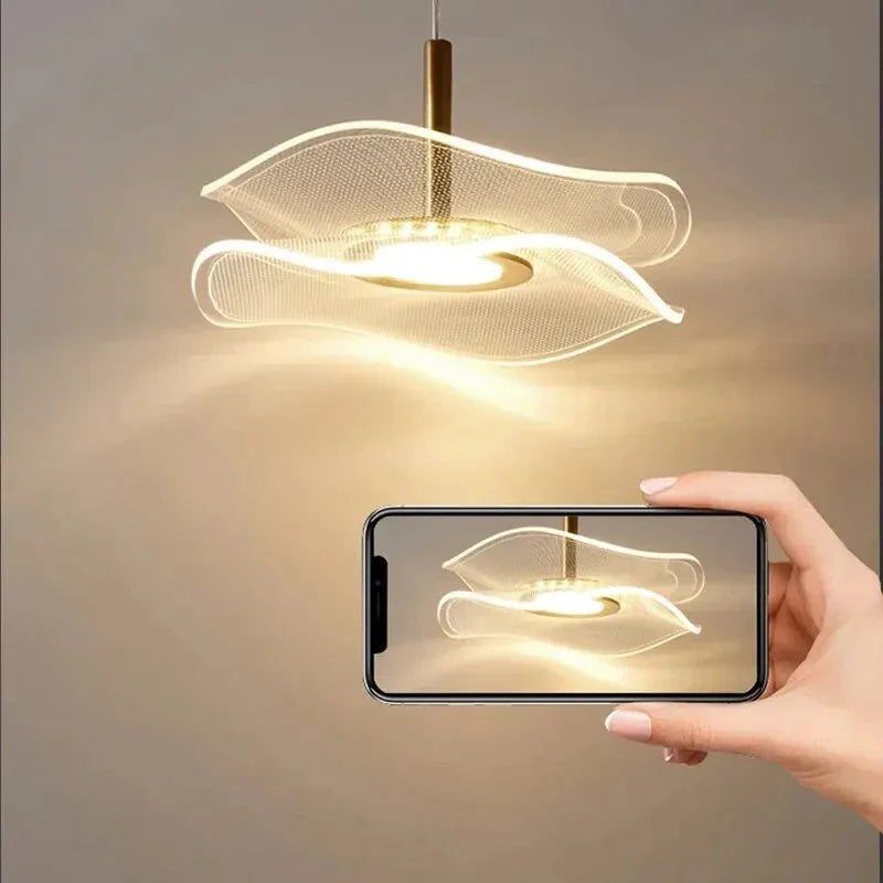 إضاءة LED معلقة - الأناقة والبساطة 